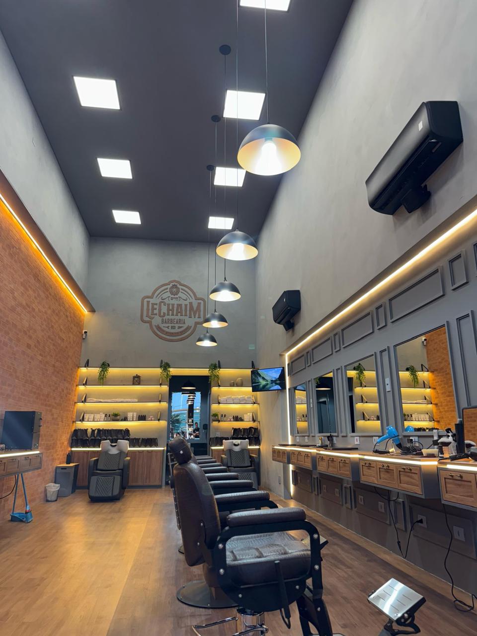 Barbearia Lechaim, Barbearia
